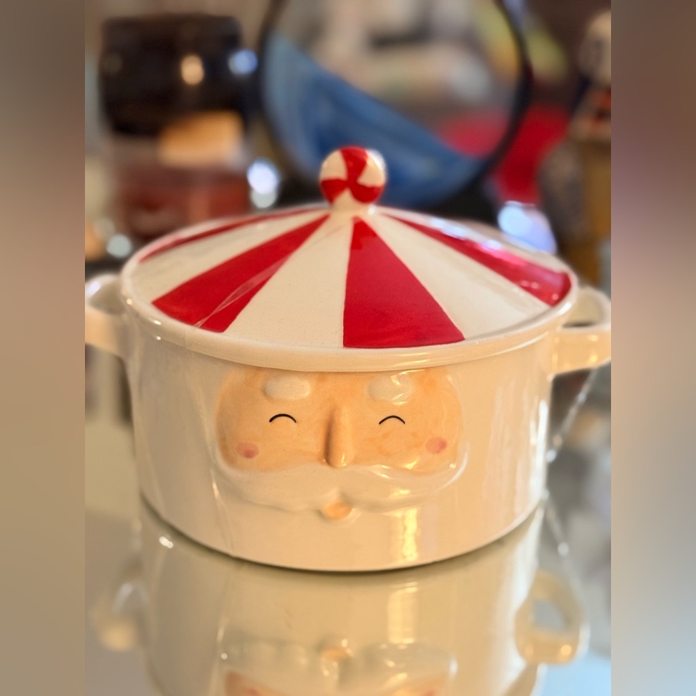 Peppermint Place Christmas Ceramic Serving Dish w Lid NWOT
